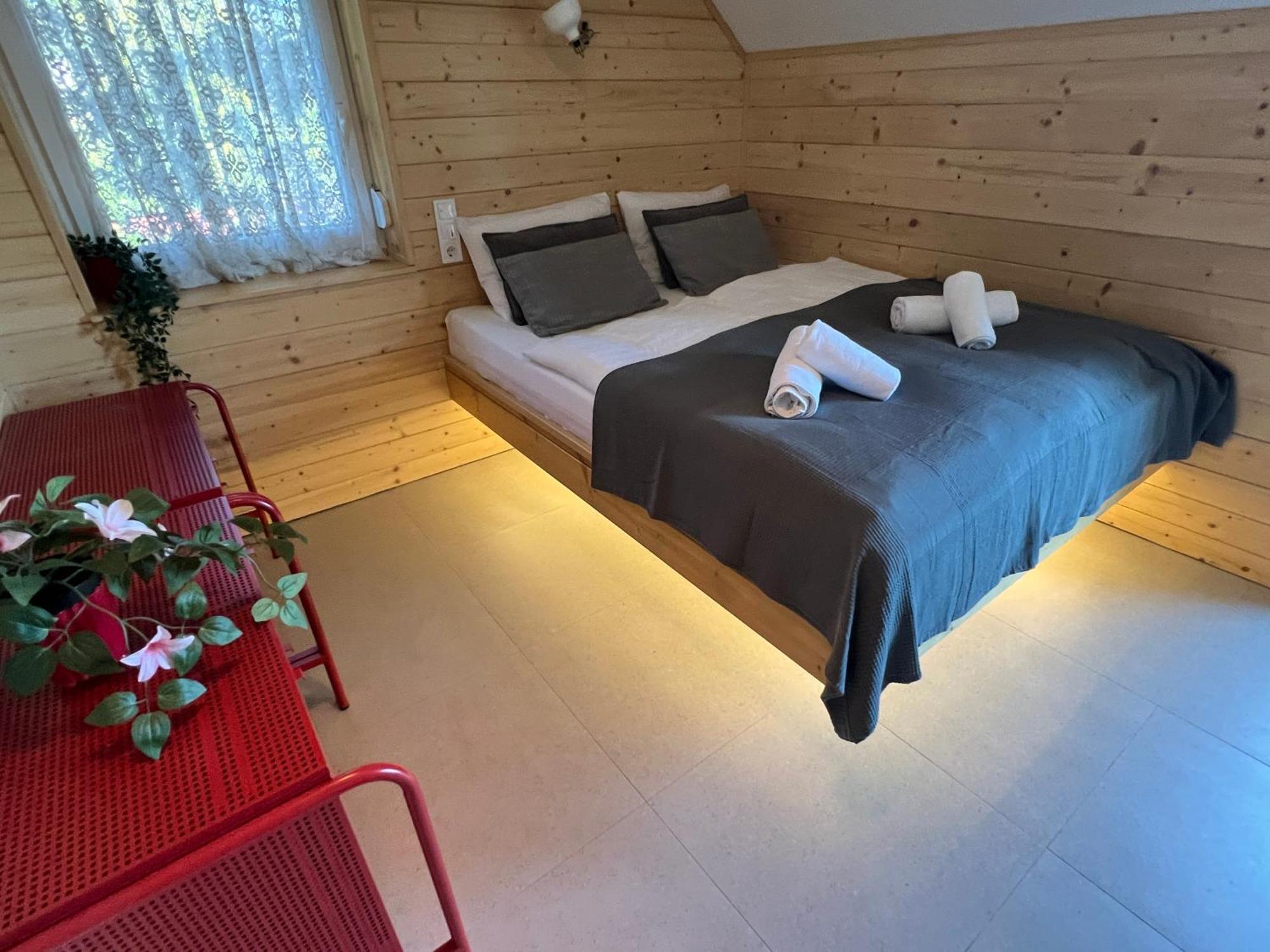 Neon Apartman Csopak Balaton Bagian luar foto